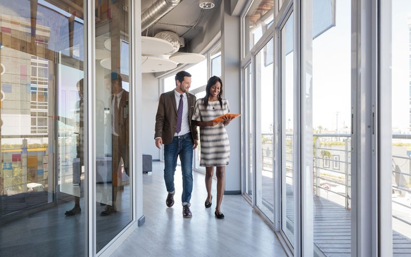 HPE solutions help you generate real-time analysis Man and woman walking through hallway