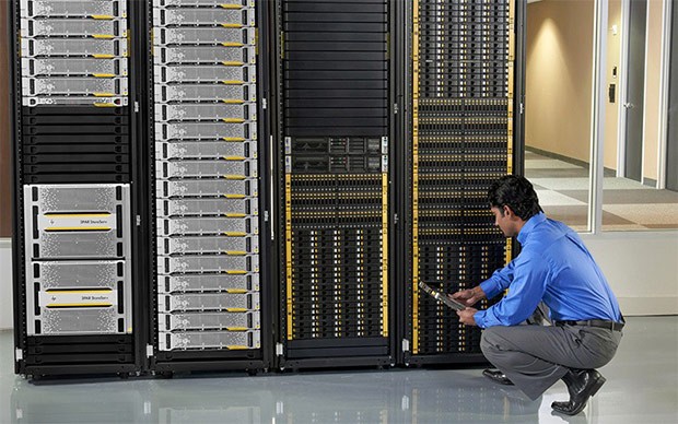 Storage for enterprise IT admin removing drive from HP data centre solution