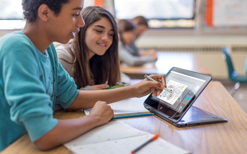 Standardised devices for schools students collaborating with HP devices