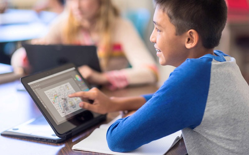 Get peace of mind from e-safety with HP Student using a touch-screen device from HP