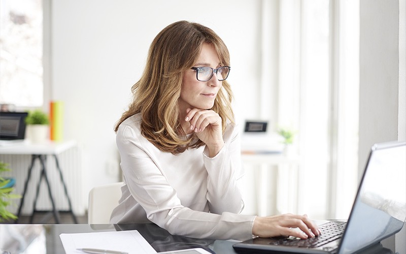 Mobility management solution woman working remotely through the cloud