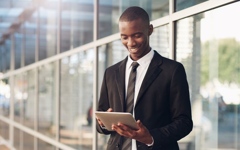 Windows 10 on WorkSpace ONE Business man holding tablet